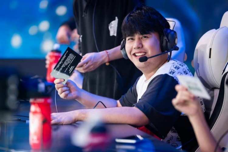 具有深厚资 具有深厚资